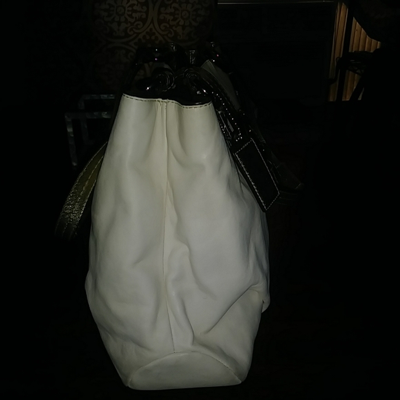 Coach Handbag - Picture 4 of 8